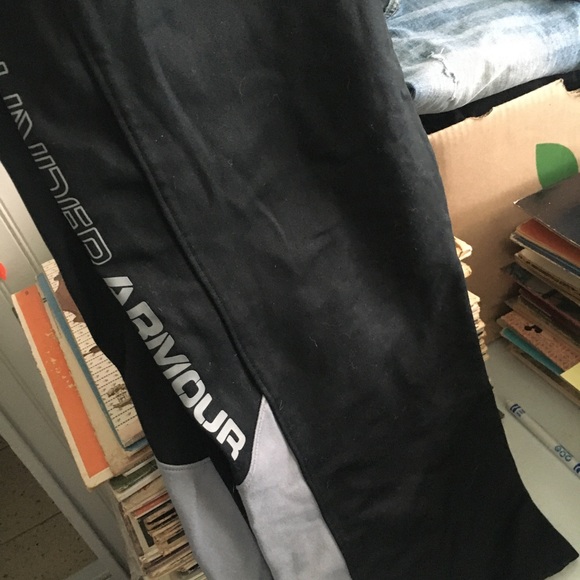 Youth Loose Under Armour track pants - Picture 2 of 3